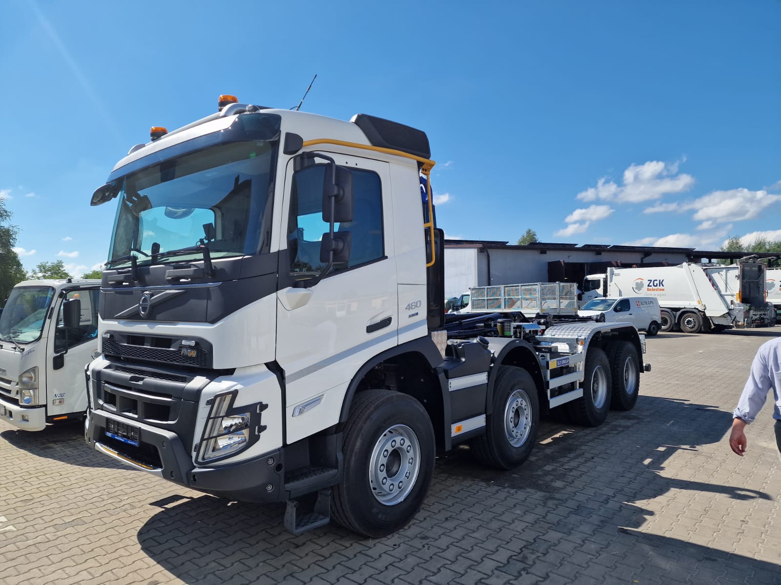 We are releasing the Volvo FMX 460 8x4 chassis with a 30t hook device in a  rich version of additional equipment. A vehicle for our domestic customer.  (16.08.2022) - SLT Group