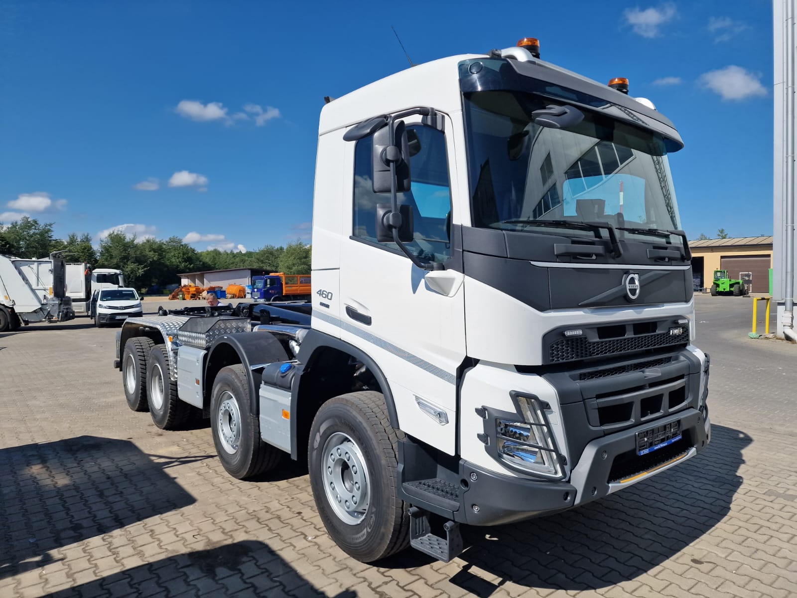 We are releasing the Volvo FMX 460 8x4 chassis with a 30t hook device in a  rich version of additional equipment. A vehicle for our domestic customer.  (16.08.2022) - SLT Group